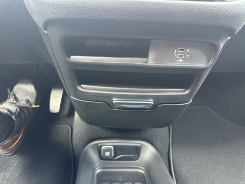 New 2026 Chrysler Pacifica Select image 70