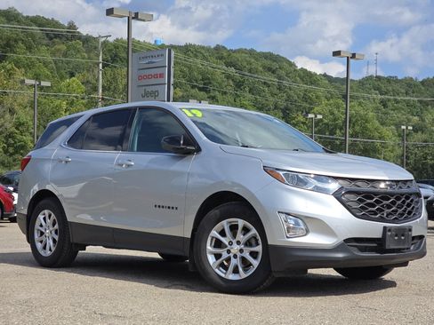 Used 2019 Chevrolet Equinox LT FWD image 2