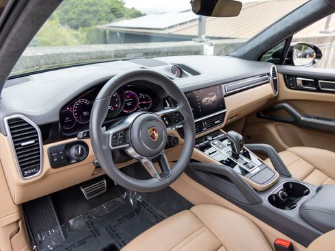 Certified 2023 Porsche Cayenne GTS AWD/4WD image 4