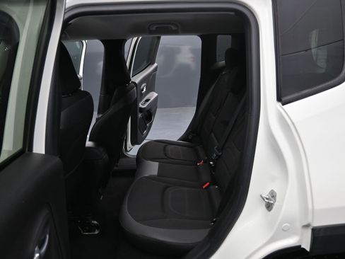 Used 2017 Jeep Renegade Altitude FWD image 13