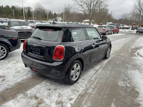 Used 2019 MINI Cooper 2-Door Hardtop image 4