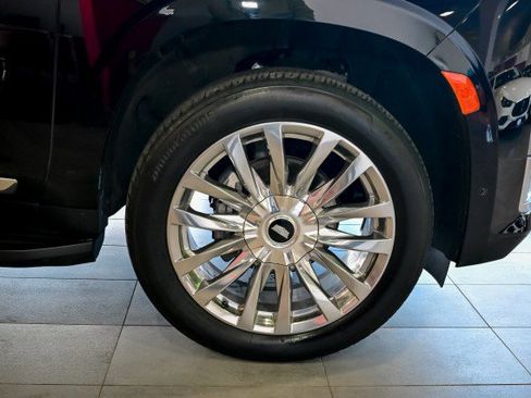 Used 2023 Cadillac Escalade ESV Premium Luxury AWD/4WD image 46