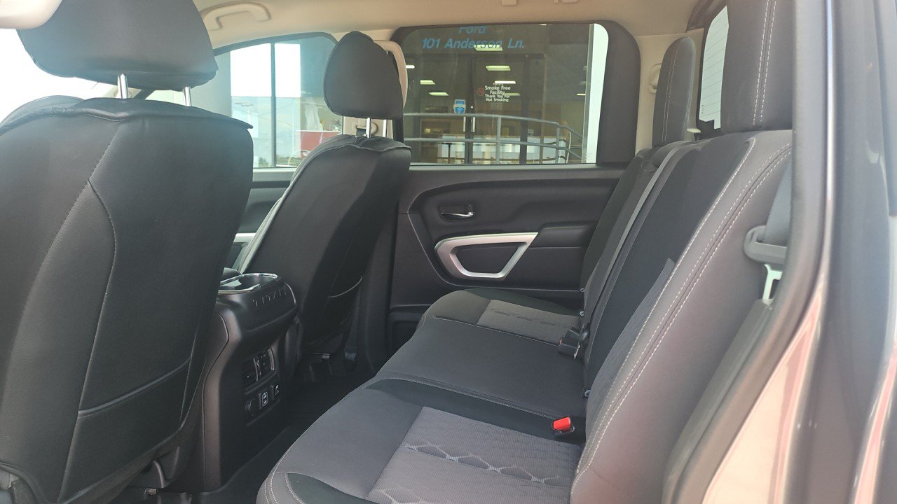 Used 2024 Nissan Titan SV w/ SV Convenience Package RWD image 12