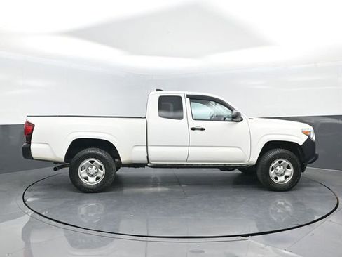 Used 2020 Toyota Tacoma SR image 3