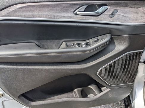 Used 2022 Jeep Grand Cherokee L Limited image 9