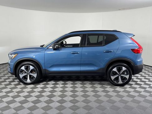 Used 2024 Volvo XC40 B5 Core AWD/4WD image 12