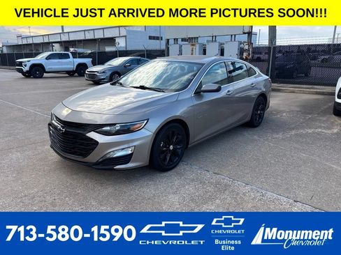 Used 2022 Chevrolet Malibu LT FWD image 1