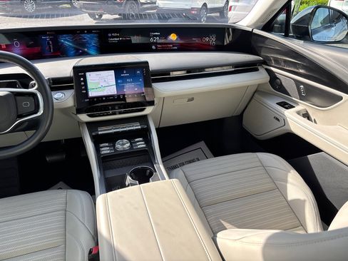 Certified 2026 Lincoln Nautilus Reserve AWD/4WD image 32