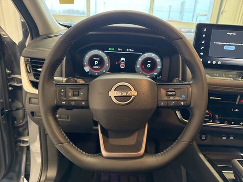 Used 2025 Nissan Rogue SL w/ SL Premium Package image 31