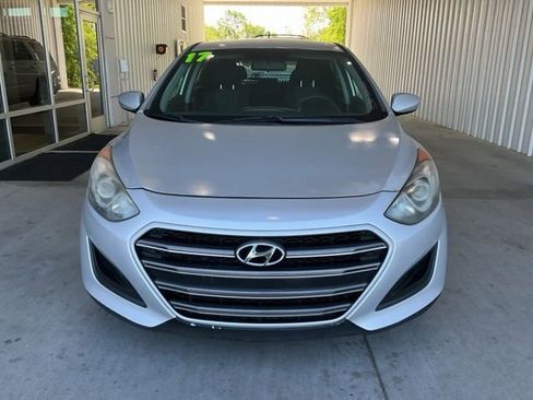 Used 2017 Hyundai Elantra GT FWD image 19