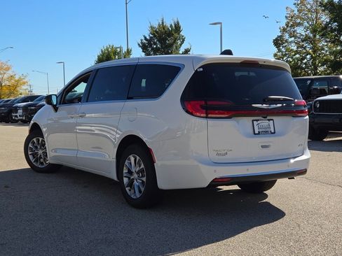 New 2026 Chrysler Pacifica Select image 14