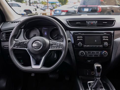 Used 2018 Nissan Rogue Sport S w/ S Appearance Package image 27