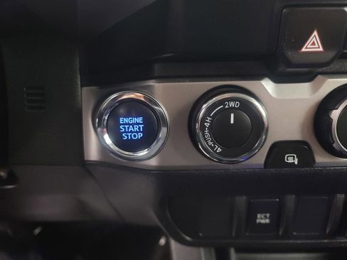 Used 2023 Toyota Tacoma SR5 AWD/4WD image 36