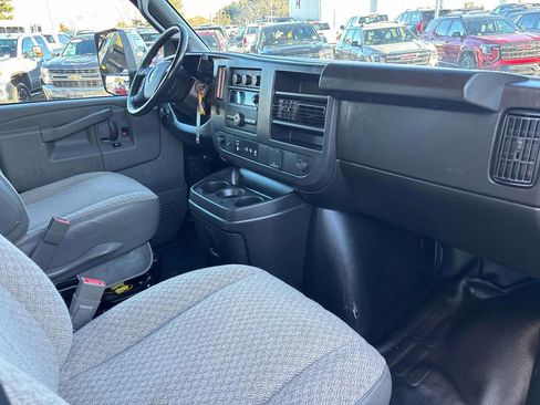 Used 2022 GMC Savana 3500 w/ Power Convenience Package image 11