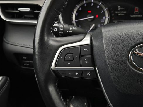 Certified 2022 Toyota Highlander XLE image 24