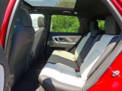 Used 2025 Land Rover Discovery Sport Dynamic SE AWD/4WD image 5