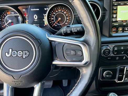 Used 2021 Jeep Wrangler Unlimited Sahara AWD/4WD image 11