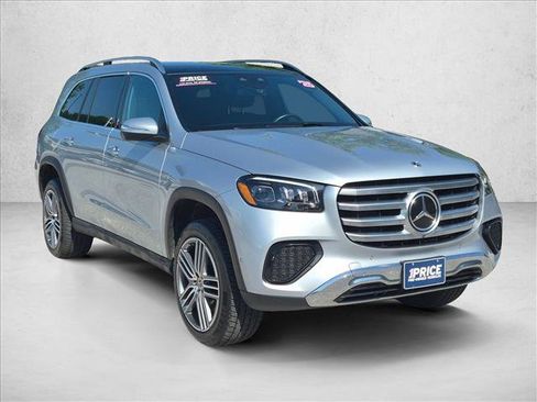 Used 2025 Mercedes-Benz GLS 450 4MATIC image 3