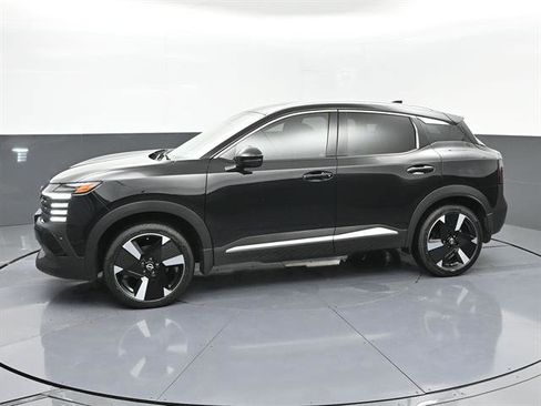 Used 2025 Nissan Kicks SR w/ SR Premium Package FWD image 32