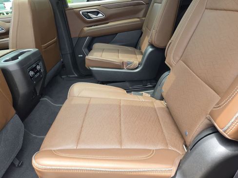 Used 2021 Chevrolet Tahoe High Country w/ Premium Package AWD/4WD image 18