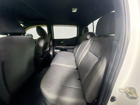 Used 2017 Toyota Tacoma TRD Sport image 29