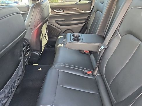 Used 2023 Jeep Grand Cherokee Limited image 15