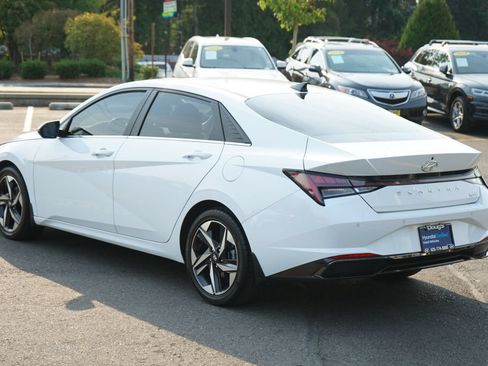 Certified 2021 Hyundai Elantra Limited w/ Cargo Package FWD image 9