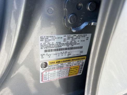 Used 2023 Ford Expedition Limited image 37