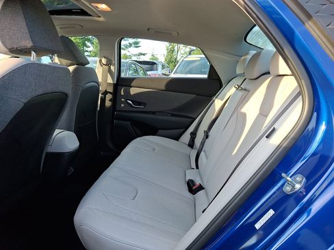 Used 2024 Hyundai Elantra Limited FWD image 10