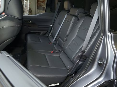 Used 2026 Lexus GX 550 w/ Accessory Package (2T) image 15