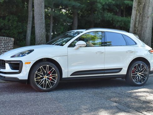 Used 2023 Porsche Macan S AWD/4WD image 2