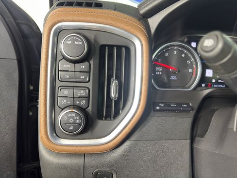Used 2021 Chevrolet Silverado 1500 High Country w/ Technology Package AWD/4WD image 16