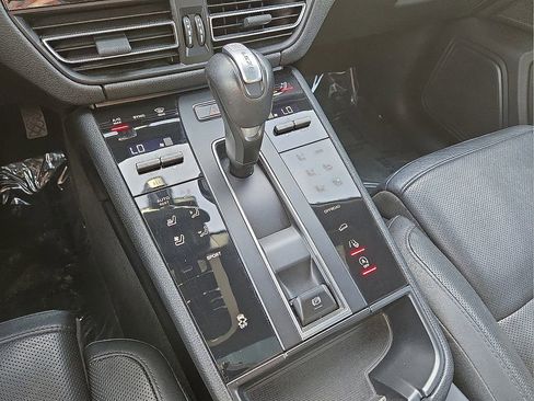 Used 2024 Porsche Macan Turbo image 30