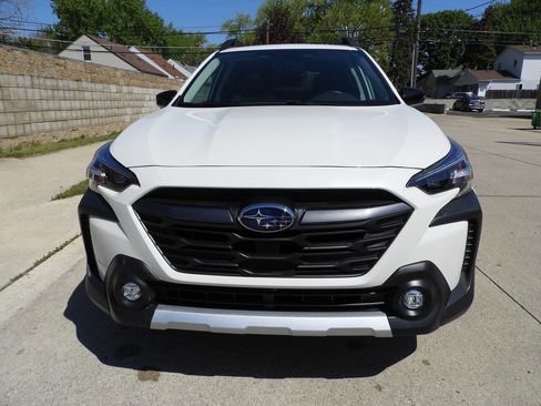 Used 2025 Subaru Outback Limited AWD/4WD image 4