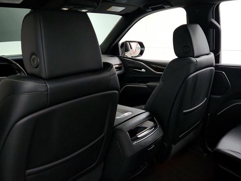 Used 2023 Cadillac Escalade Luxury AWD/4WD image 19