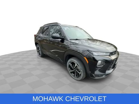 Used 2021 Chevrolet TrailBlazer RS w/ Sun and Liftgate Package AWD/4WD image 2