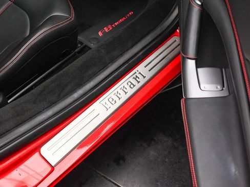 Used 2021 Ferrari F8 Tributo image 50