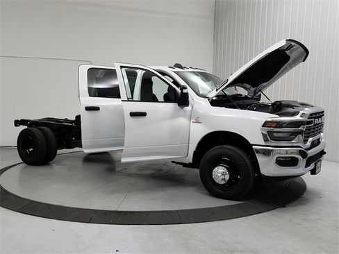 New 2026 RAM 3500 Tradesman w/ Chrome Appearance Group A image 9