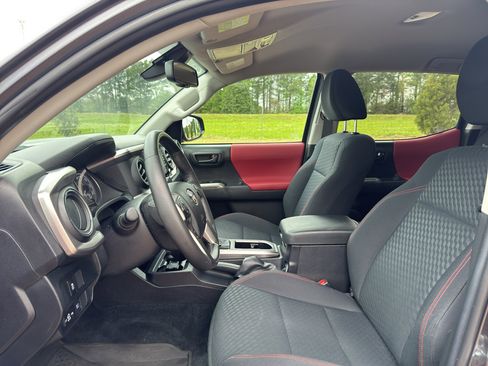 Used 2023 Toyota Tacoma SR5 w/ Black Out Package (TMS) image 11