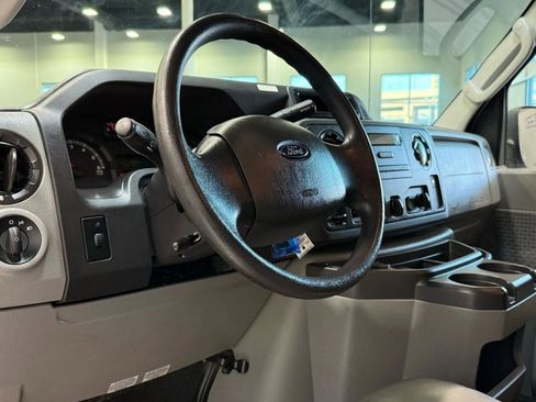 Used 2014 Ford E-250 and Econoline 250 w/ Power Group image 11