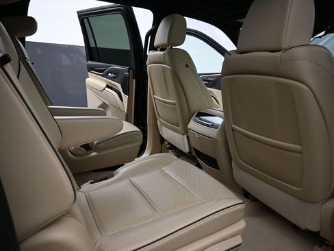 Used 2024 Cadillac Escalade ESV Premium Luxury image 19