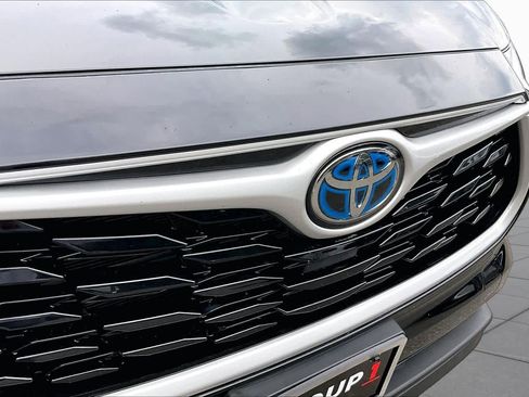 Used 2023 Toyota Highlander XLE AWD/4WD image 29