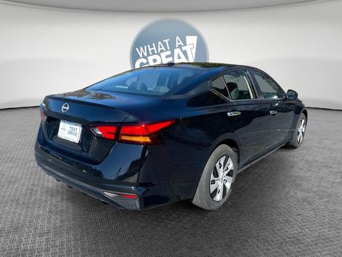 Used 2025 Nissan Altima 2.5 S FWD image 3