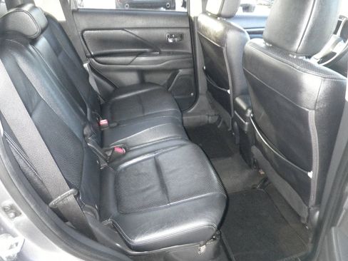 Used 2017 Mitsubishi Outlander SEL image 30