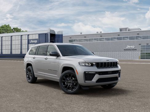 New 2026 Jeep Grand Cherokee L Limited AWD/4WD image 3