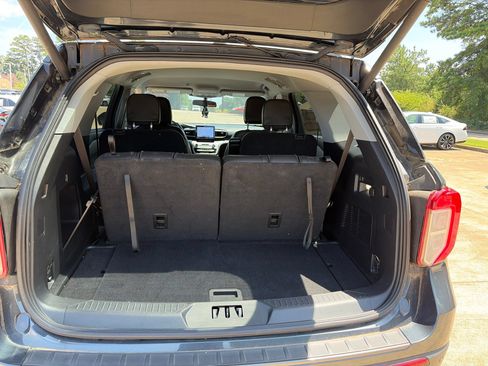 Used 2022 Ford Explorer XLT w/ Equipment Group 202A RWD image 3