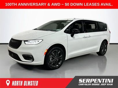 New 2026 Chrysler Pacifica Select