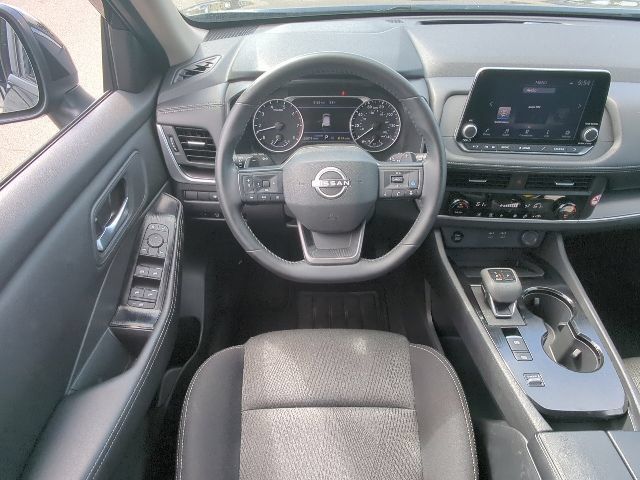 Used 2026 Nissan Rogue SV FWD image 8