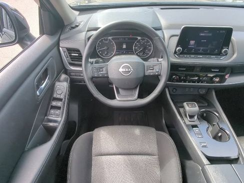 Used 2026 Nissan Rogue SV FWD image 8