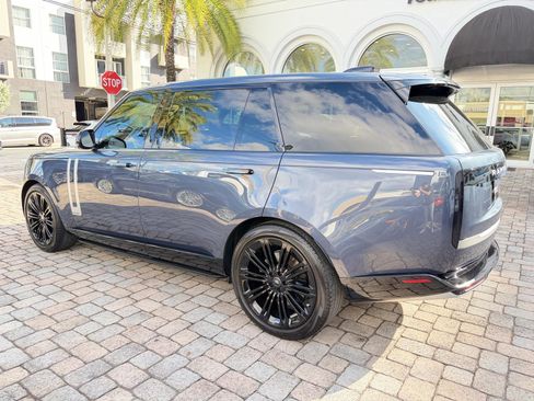 Used 2024 Land Rover Range Rover Long Wheelbase Autobiography image 16